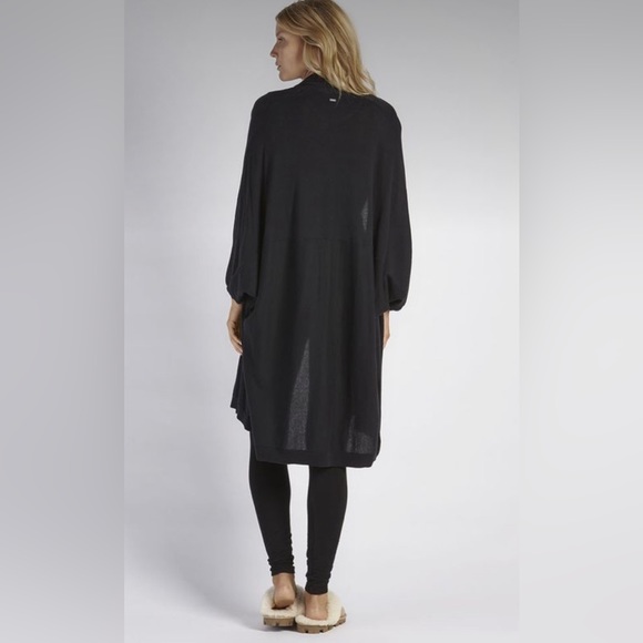 UGG Australia - Nora Cocoon Wrap. Black. M/L - Picture 2 of 12